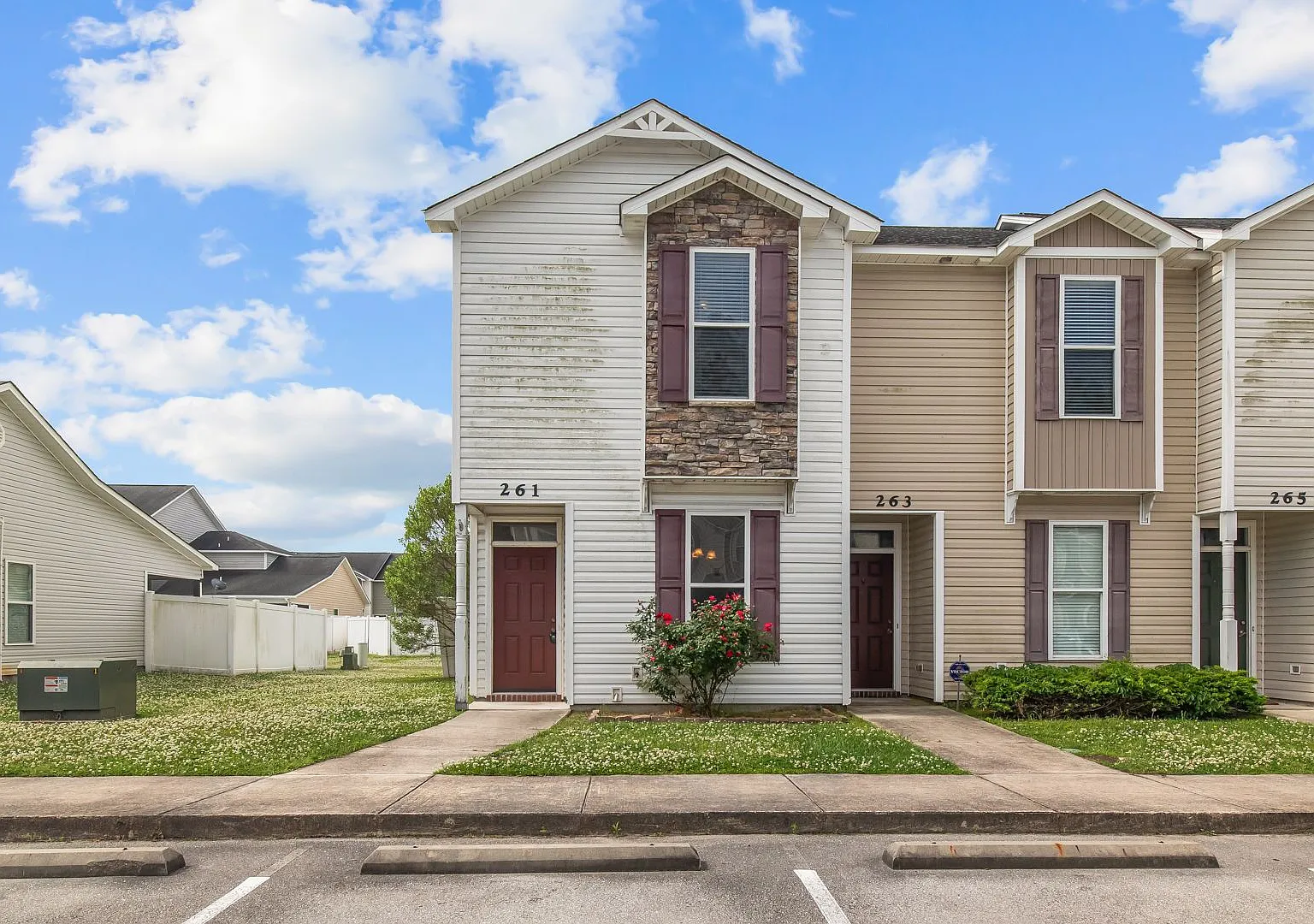2 Bed 2.5 Bath Townhome — Photo 2