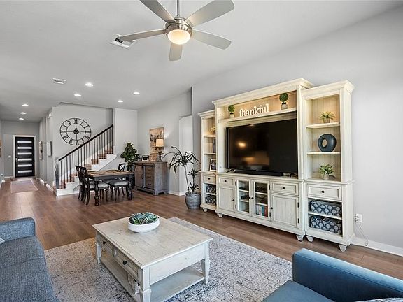 3rd image of 908 Paseo De Castana Way