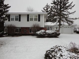 1360 Nottingham Ln, Hoffman Estates, IL 60169