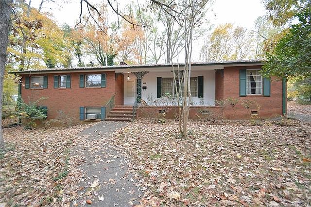 1st image of 1302 Forest Park Dr