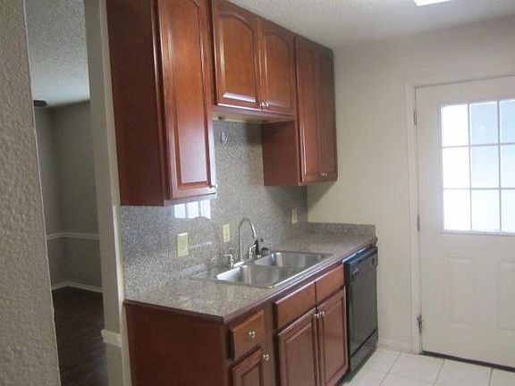 5th image of 3060 Willow Pl APT A