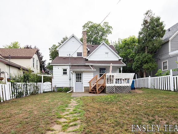 3rd image of 947 Tamarack Ave NW