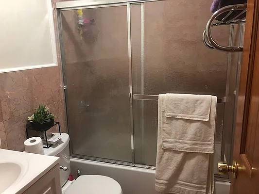 Rented by 18 REALTY | media 27