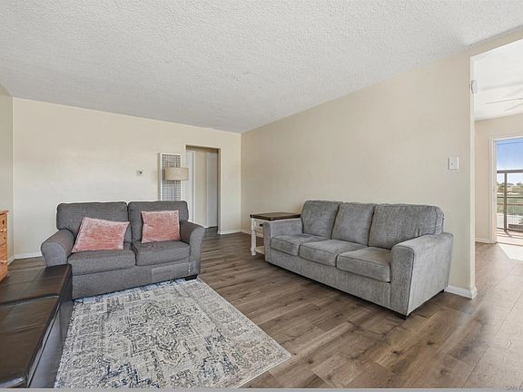 2nd image of 810 Acacia Ave