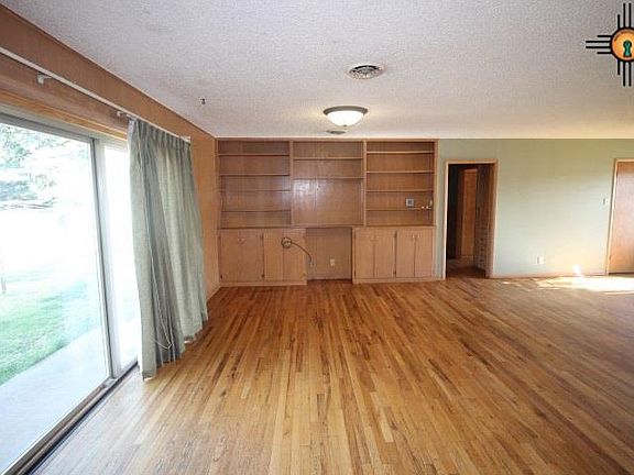 4th image of 2420 N Main St