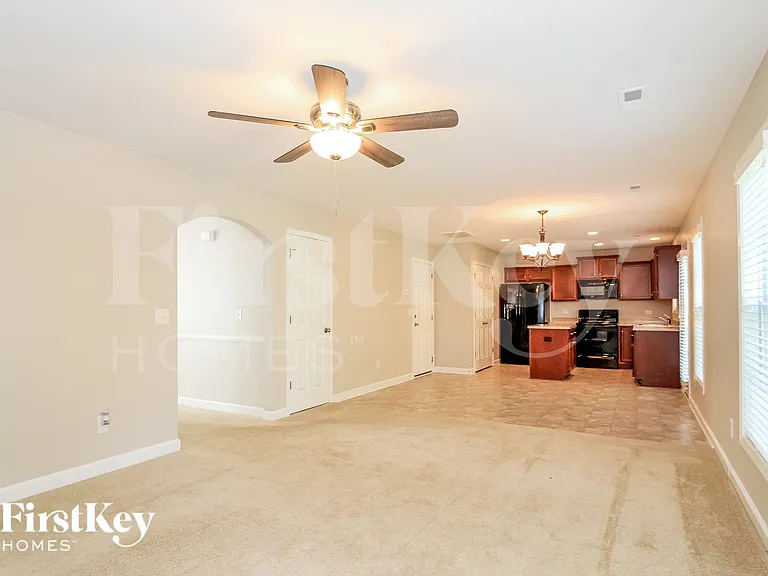 1647 Crestlawn Trl — Photo 4
