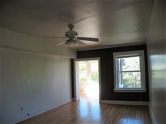 2nd image of 504 NE Madison Ave APT B5