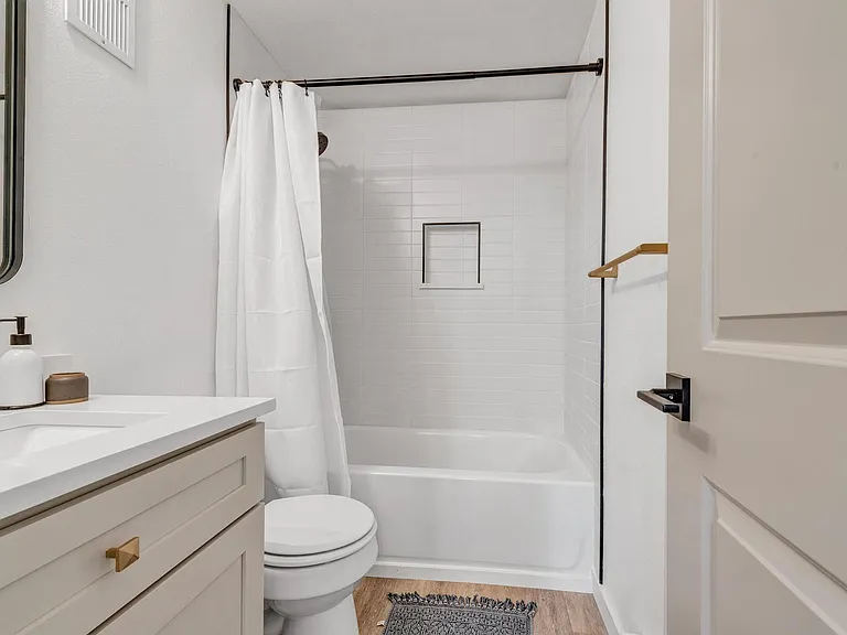 910 Portland Pl #13 — Photo 13