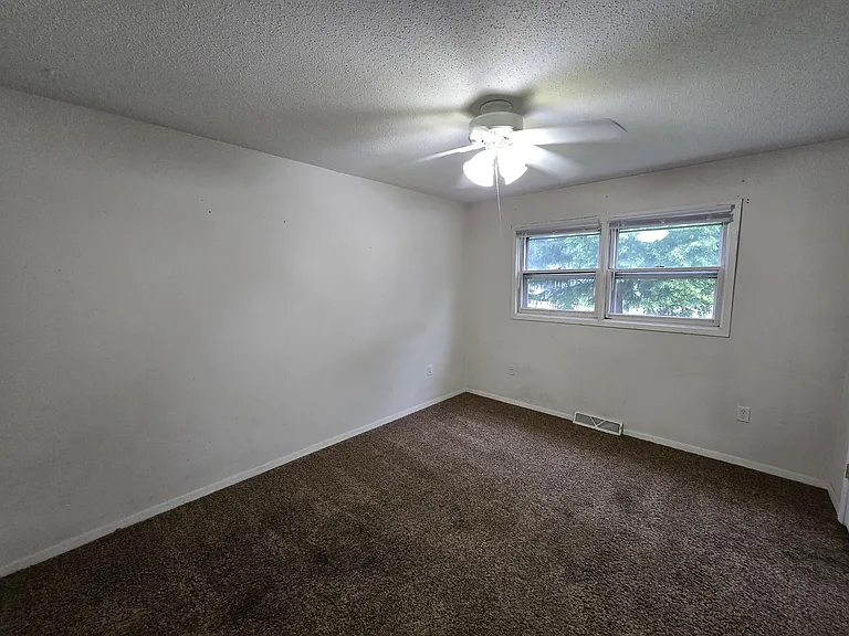 1407 Robin Rd — Photo 11