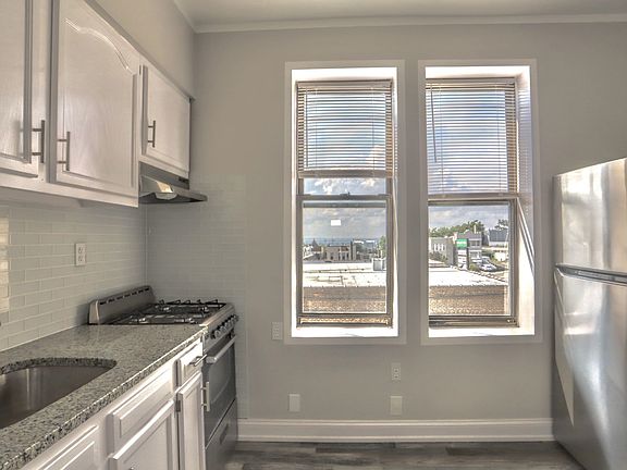 2nd image of 4901 Murphy Pl APT 13