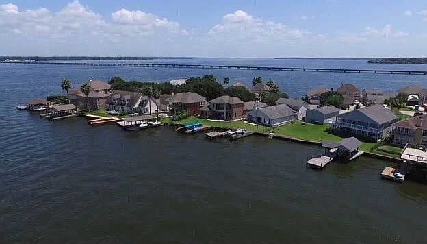 1st image of 16425 Clear Water Cir