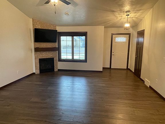 3rd image of 1010 S Tayberry Ave