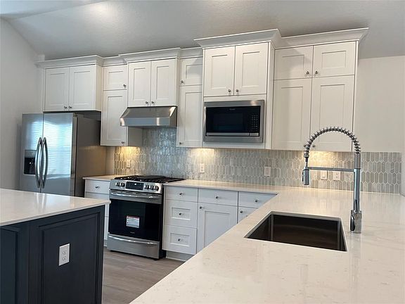 3rd image of 30807 Boxwood Dr