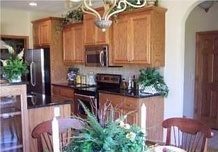 Gorgeous stainless and Granite in Kitchen, complete w/ Pantry!