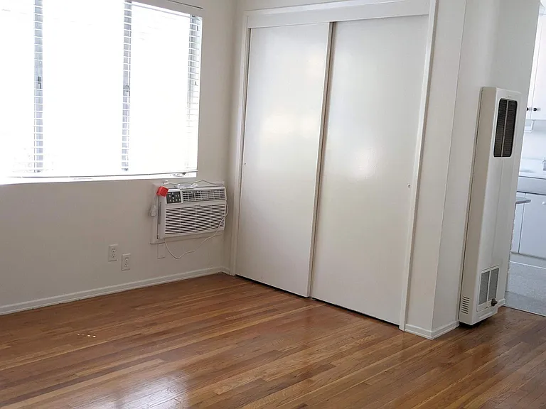 1320 N Hollywood Way #B — Photo 7