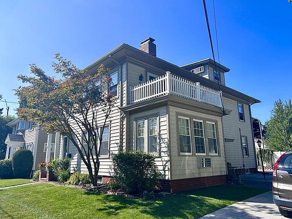 2nd image of 15 Hanson St #2