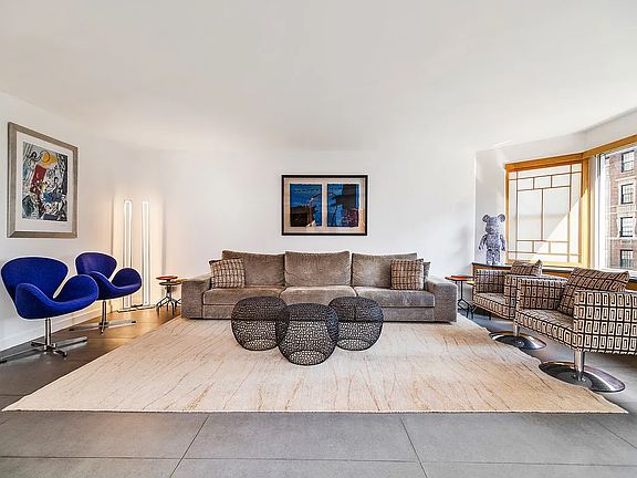 3rd image of 114 E 72nd St #1516B