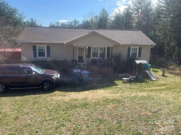 7122 Pyramid Rd, Hickory, NC 28602