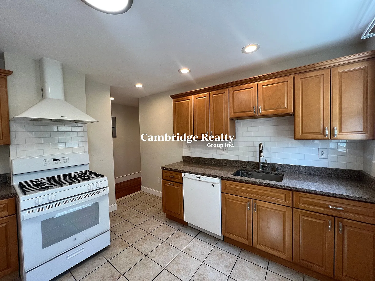 2 bed, 1.0 bath, 1100 sqft, $2,975 — Photo 2