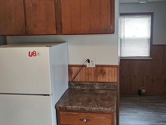 4th image of 743 Welsted St