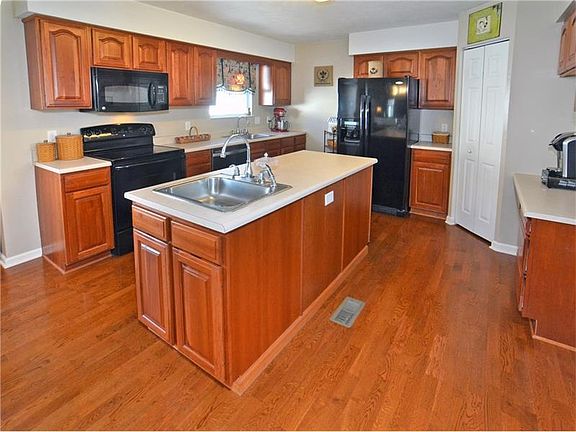 2nd image of 224 Chanticleer Cir