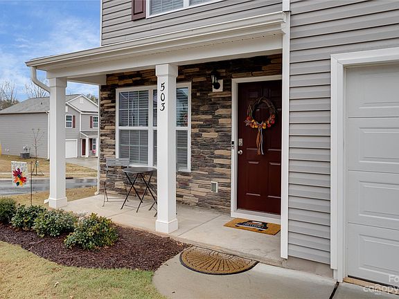 3rd image of 503 Benford Ln