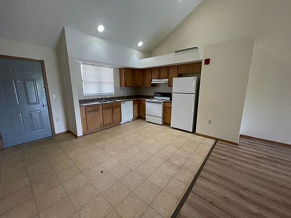 3rd image of 1806 S Cottage Grove Ave APT 412