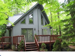 318 Stroud Ct, Pocono Lake, PA