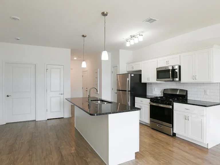 Park West Apartments — Photo 53