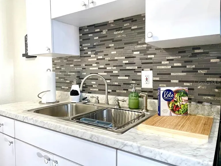 2575 S Himes Ave #A — Photo 6