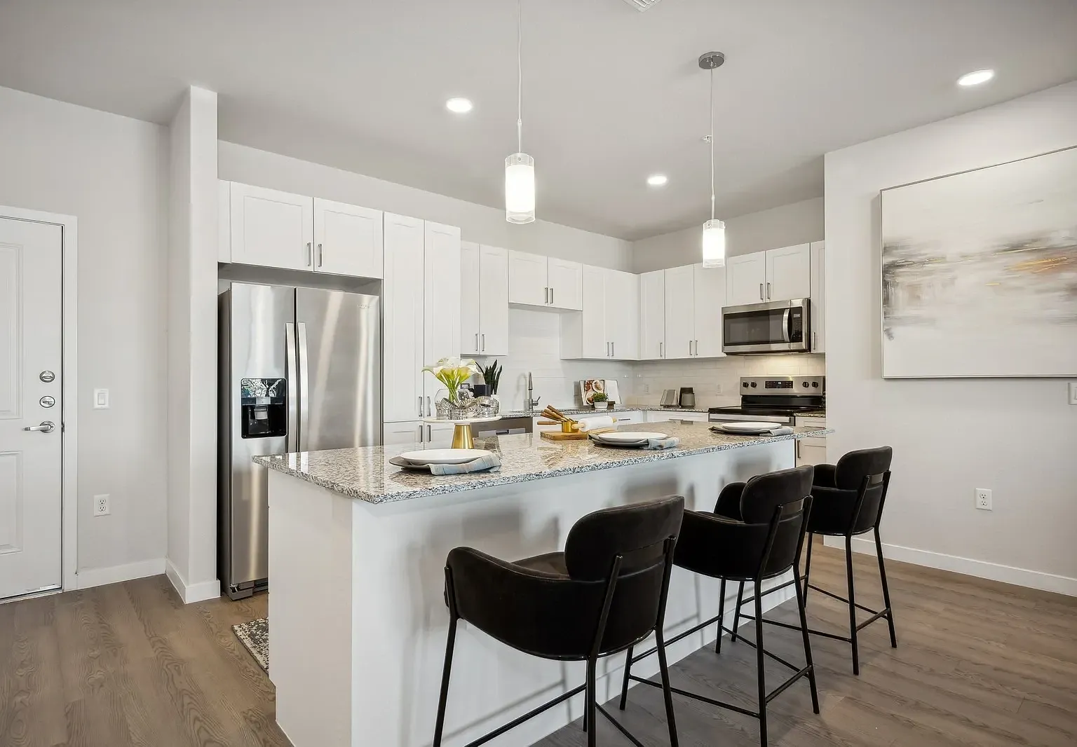 Longbow Luxury Apartments — Photo 4