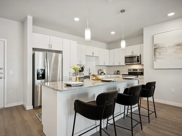 Longbow Luxury Apartments — Photo 33