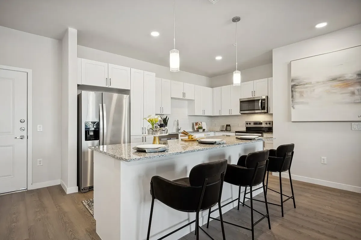 Building Photo - Longbow Luxury Apartments