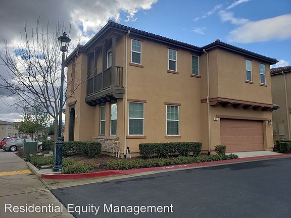 2nd image of 821 Blossom Rock Ln
