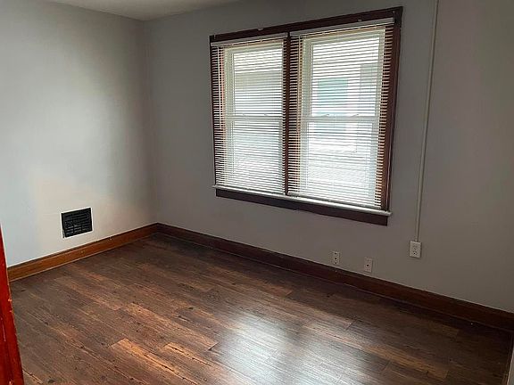 3rd image of 702-704 Thurman Ave