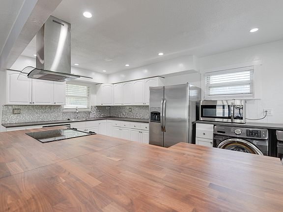3rd image of 1712 Bahama Dr