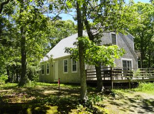 90 Canterbury Ln, Tisbury, MA 02568