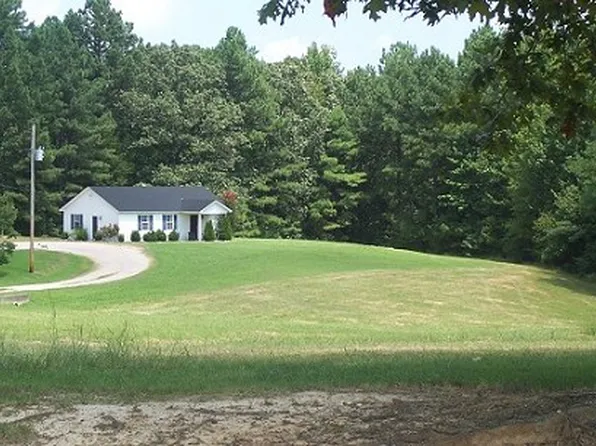 67 Byrd Ln, Selmer, TN 38375