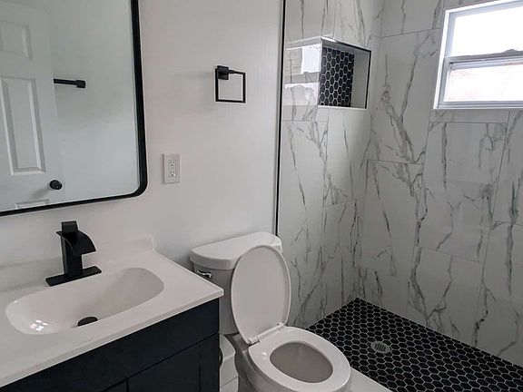 5th image of 607 Guilford Ave #2