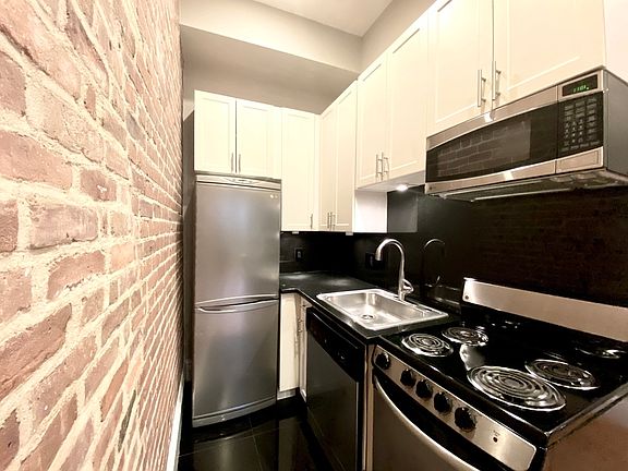3rd image of 141 E 95th St APT 6