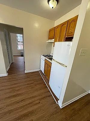 4th image of 2351 32nd St #4