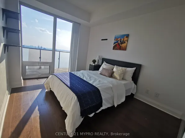 65 Saint Mary St, Toronto, ON