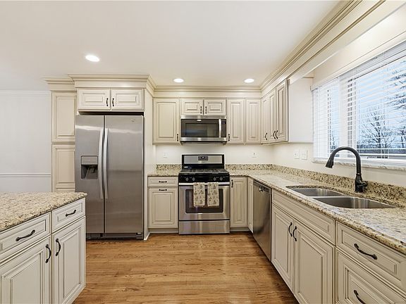 4th image of 234 Parkedge Rd