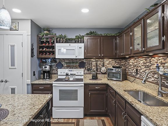4th image of 140 Parkway Dr Unit D