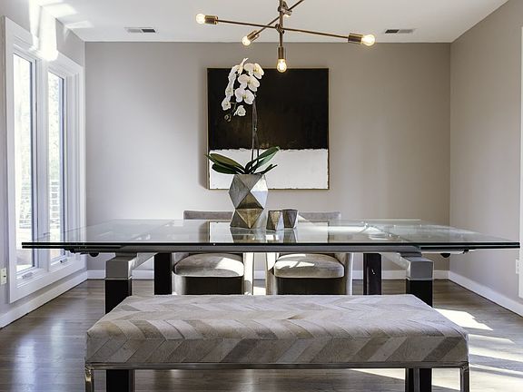 4th image of 802 W Cornwallis Dr