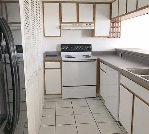 5th image of 3930 S Roosevelt Blvd #E405