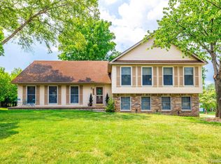 24552 Halley Crescent Dr, Grosse Ile, MI 48138