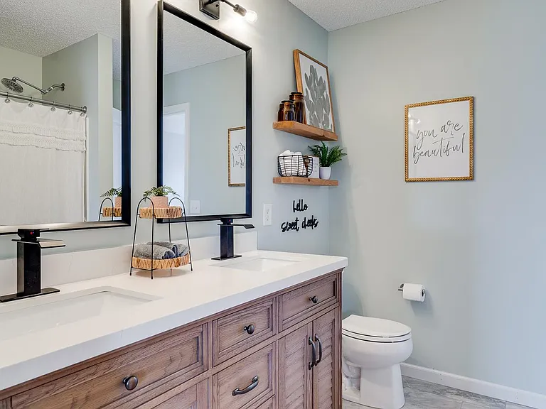 upper floor - bathroom