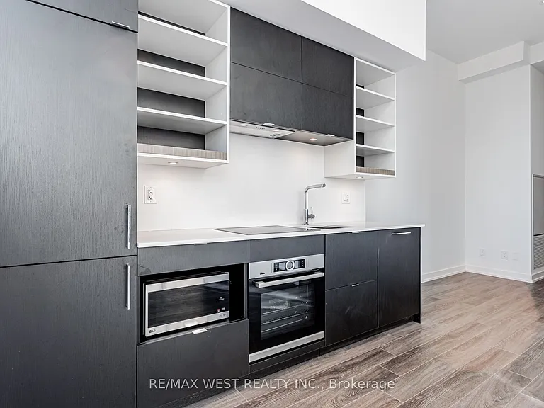 20 Edward St #403 — Photo 5