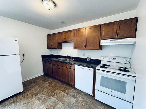 4th image of 11 Westdale Dr